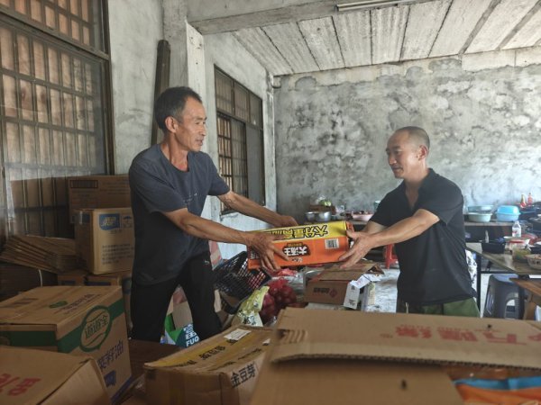 配资平台查查网 党旗在基层一线高高飘扬｜护周全、守安宁——广大基层党员干部抗洪抢险显担当